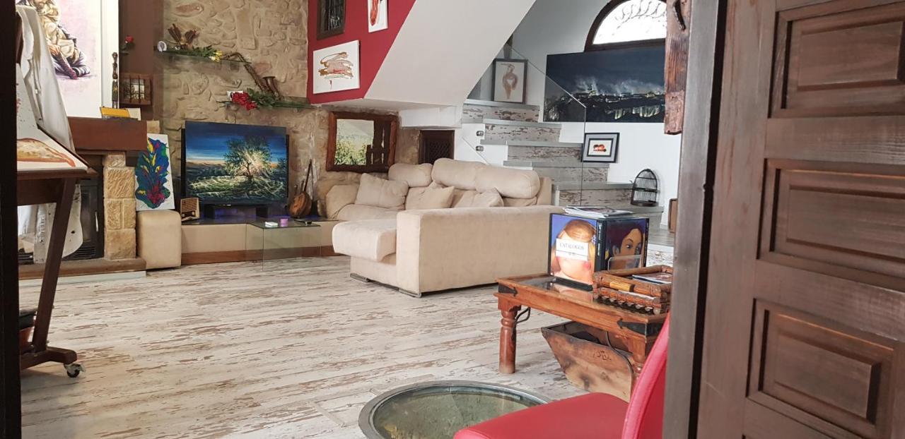 La Casa Del Pintor - Estudio De Arte En Баэса Экстерьер фото