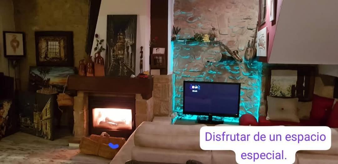 La Casa Del Pintor - Estudio De Arte En Баэса Экстерьер фото